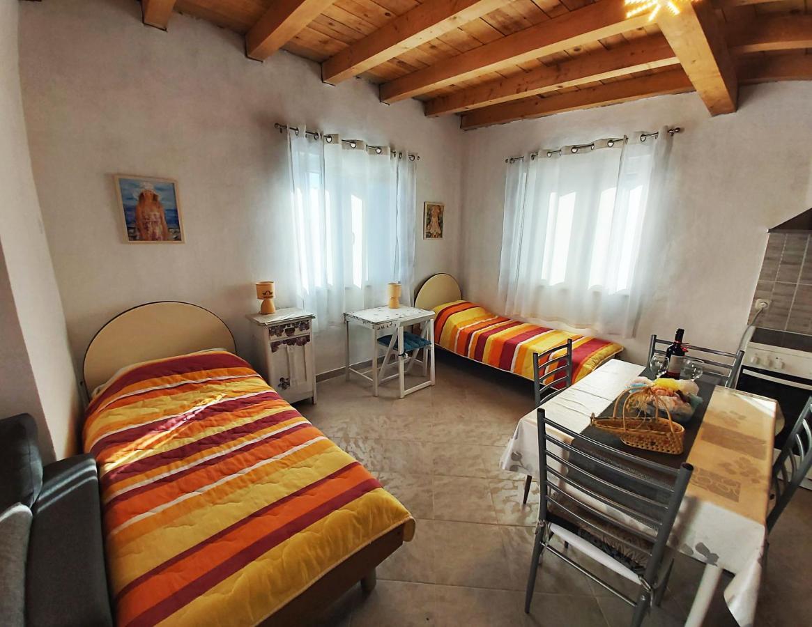 Apartments With A Parking Space Sali, Dugi Otok - 8181 Экстерьер фото